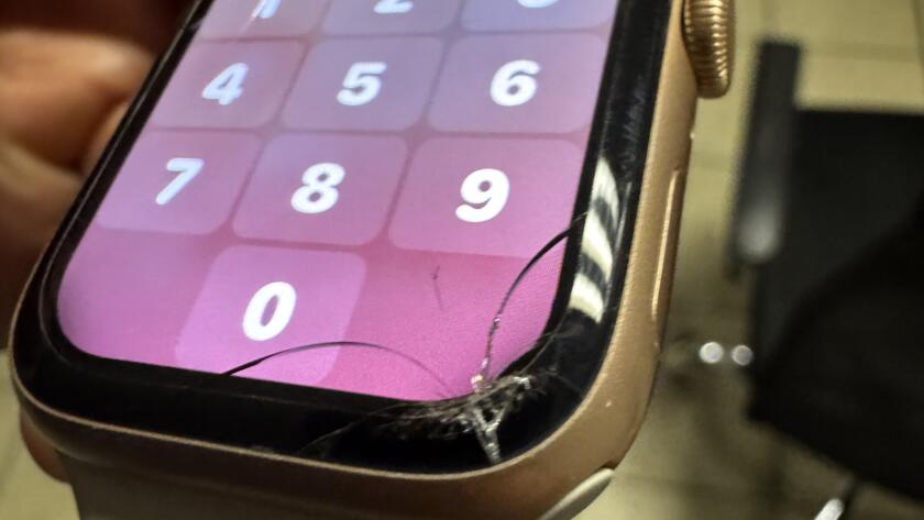 Pęknięta szybka w Apple Watch? Nie zawsze trzeba wymieniać cały ekran.