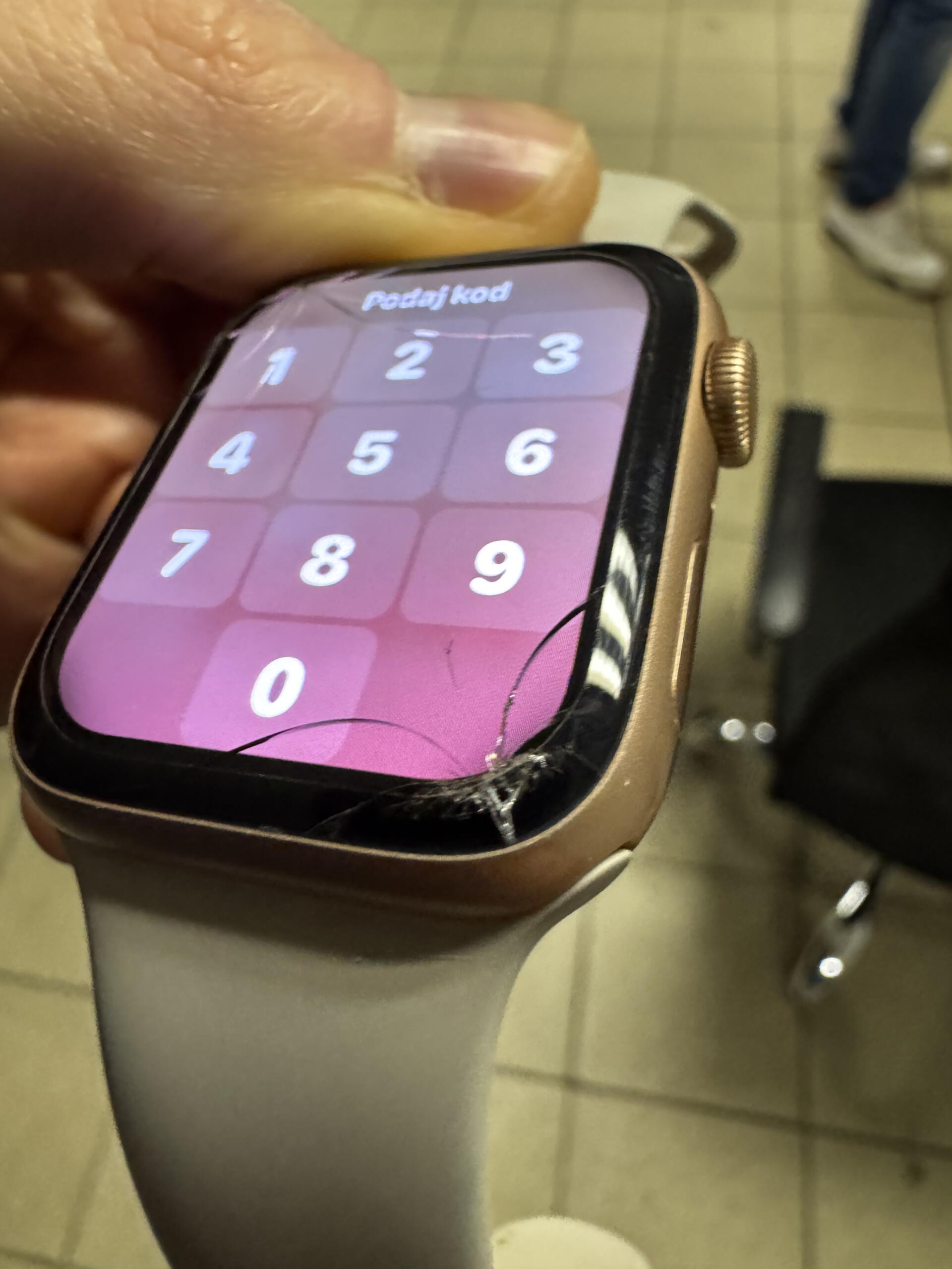 Pęknięta szybka w Apple Watch? Nie zawsze trzeba wymieniać cały ekran.